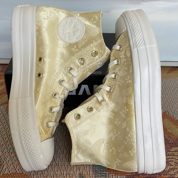 Converse WMNS CTAS A06829C
CTAS LIFT HI
LEMON DROP/VINTAGE WHITE/EGRET
Platforms - Picture 12 of 16